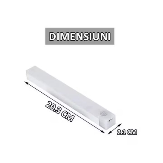 Lampa LED cu senzor de mișcare și lumină